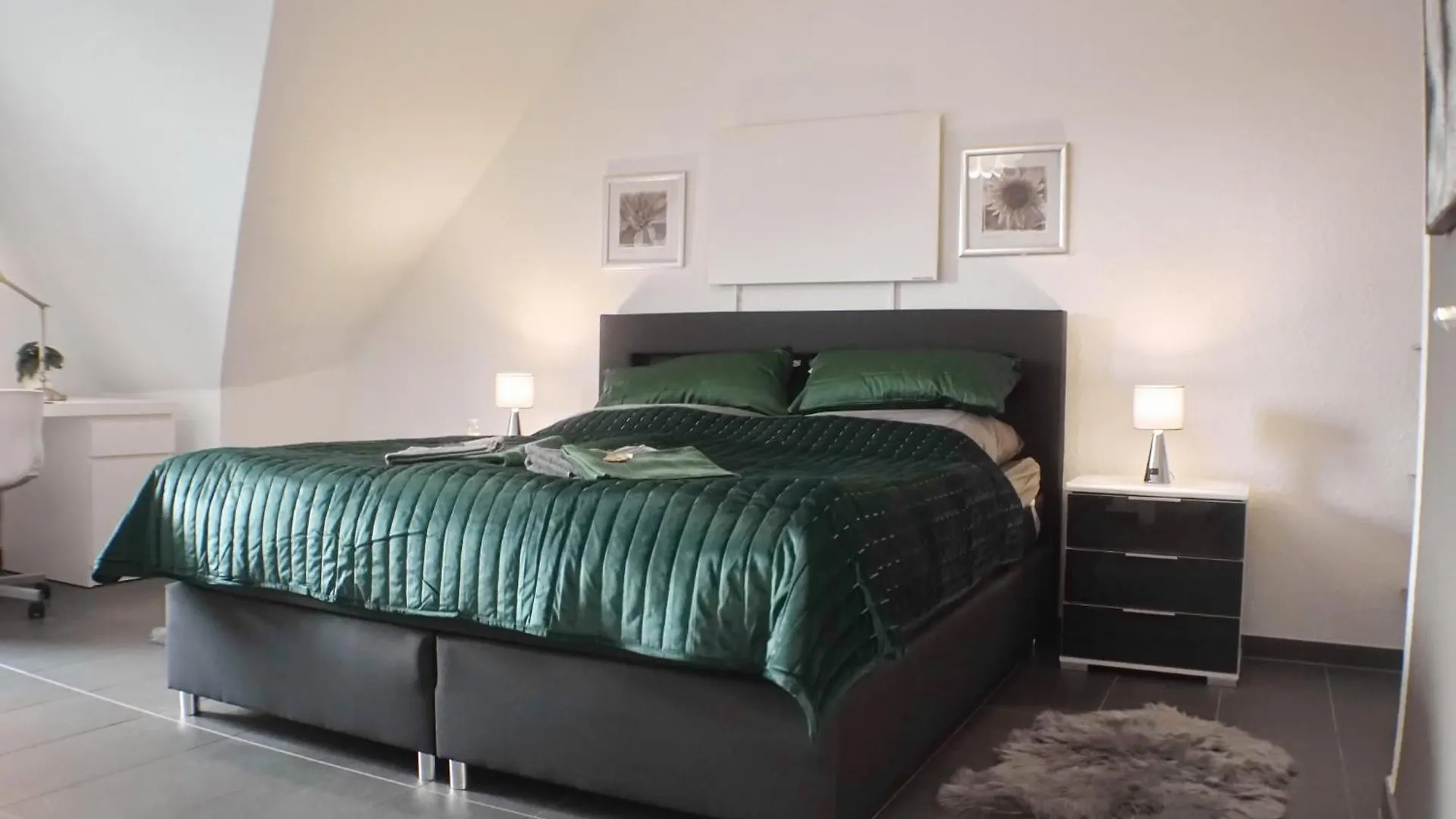 Modernes, Zentrales Apartment In Troisdorf, Region Koeln Bonn, 3 Etage, Maximal Fuer 4 Personen, Parkplatz & Netflix Inklusive 0*, Troisdorf Germany