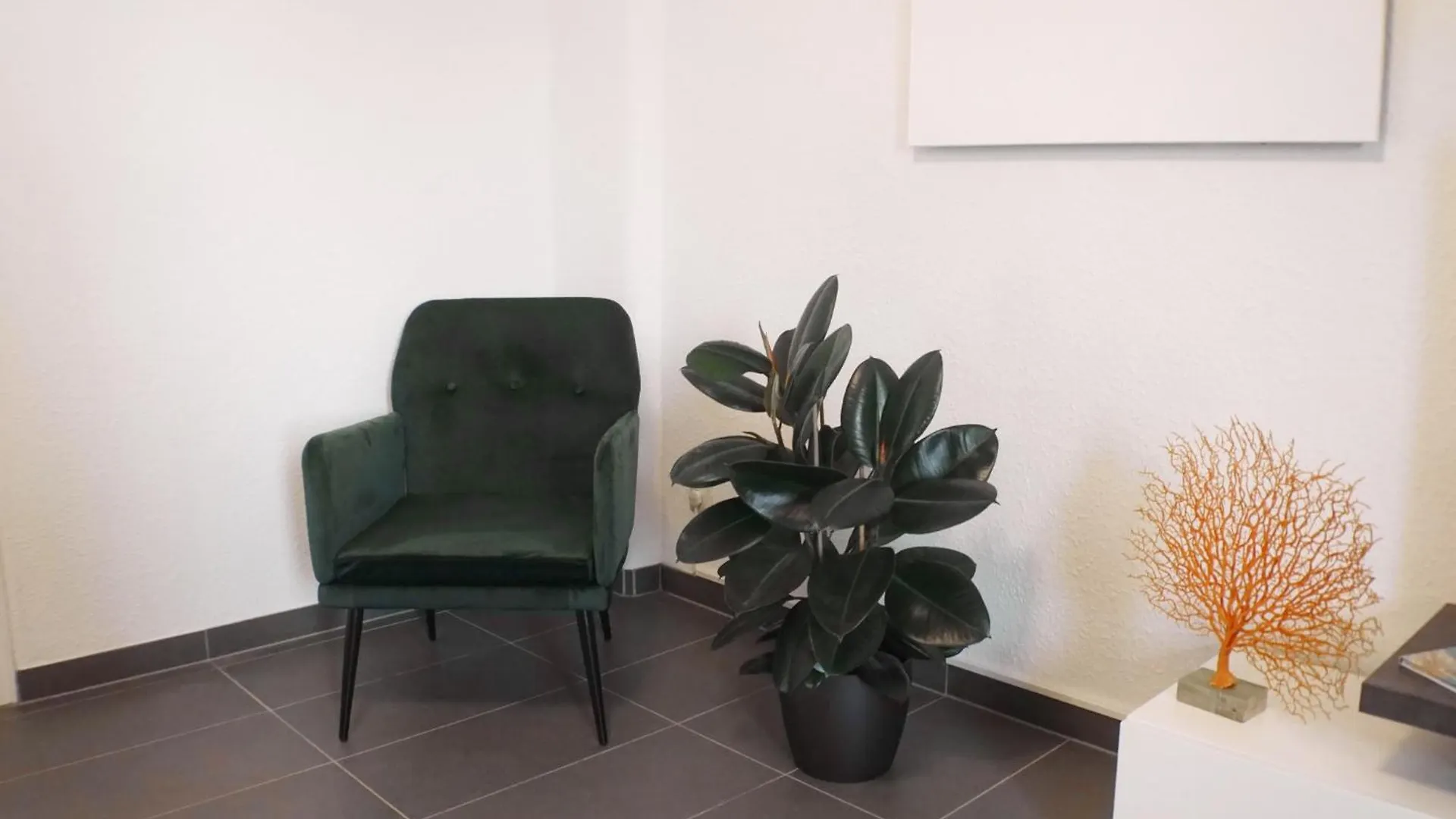 Modernes, Zentrales Apartment In Troisdorf, Region Koeln Bonn, 3 Etage, Maximal Fuer 4 Personen, Parkplatz & Netflix Inklusive  Troisdorf